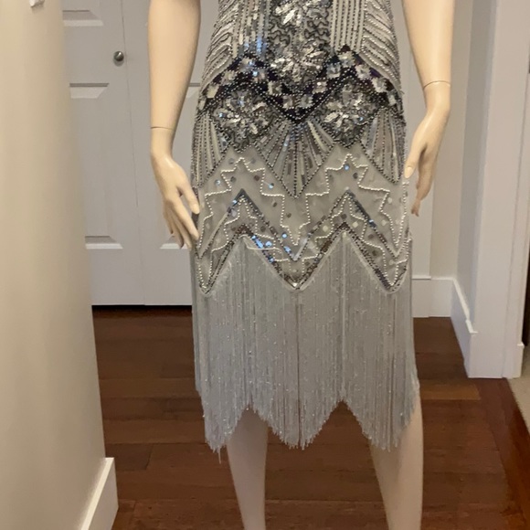 NWT Uijiu Women’s Silver 1920s Reproduction Dress Size XS - Picture 3 of 11